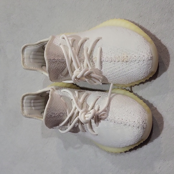 Yeezy Boost 350 V2 Sneakers - Picture 8 of 16